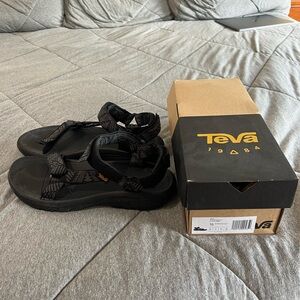 Men’s Tiva Hurricane XLT2 Size 10 Sandals Worn Once